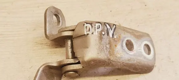Toyota Avensis T220 Front door upper hinge