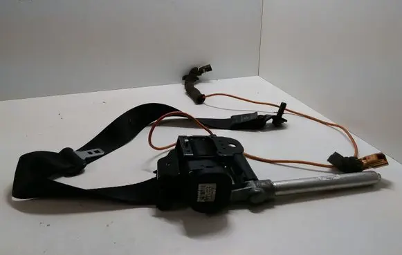 Volvo V70 Rear seatbelt 30642884