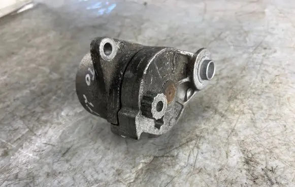 Mercedes-Benz Vito Viano W639 Alternator belt tensioner 