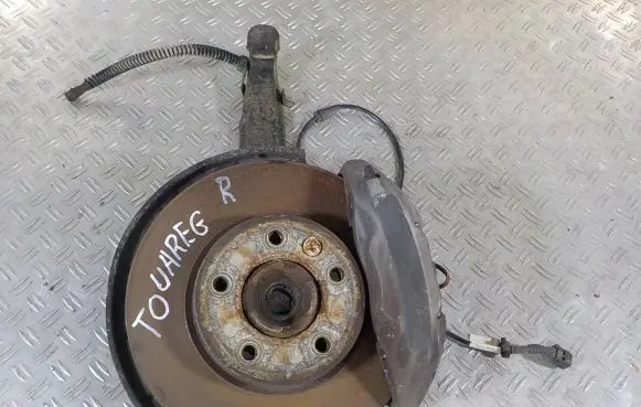 Volkswagen Touareg I Front wheel hub 7L0407258A