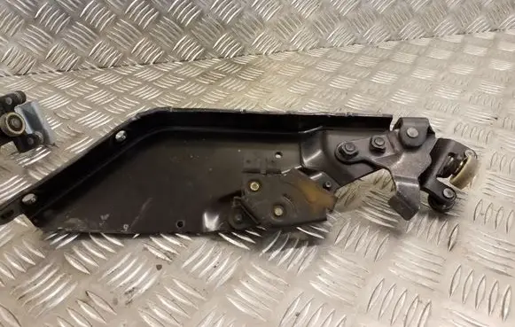 Mazda 5 Sliding door latching motor 