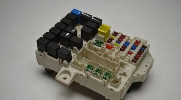 Mitsubishi Colt Fuse module 8637A389 8565A174