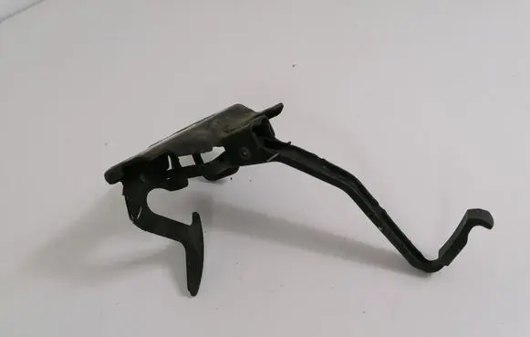 Audi A4 S4 B6 8E 8H Engine bonnet/hood lock/latch loop/hook 8E0823480D