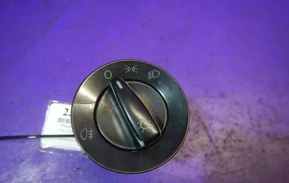 Volkswagen Golf IV Light switch 1C0941531