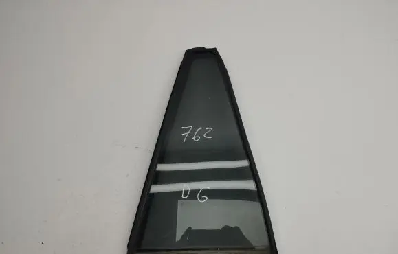Toyota RAV 4 (XA50) Rear vent window glass 6818842070