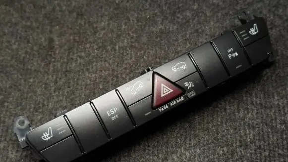 Mercedes-Benz ML W164 Hazard light switch A1648709910