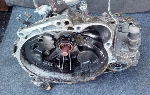 Hyundai Sonata Manual 5 speed gearbox 519321 btb
