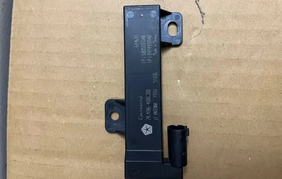 Chrysler Pacifica Aerial antenna amplifier 68051315AB