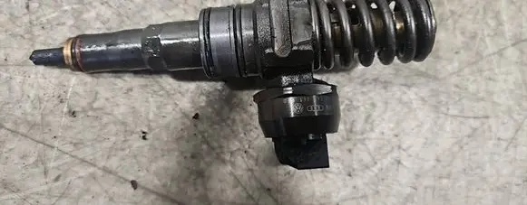 Volkswagen Caddy Fuel injector 038130073BN