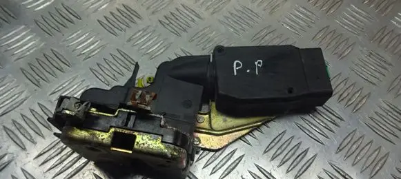 Volvo S40 Front door lock 
