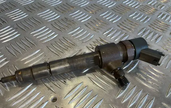 Opel Vectra C Fuel injector 0445110165
