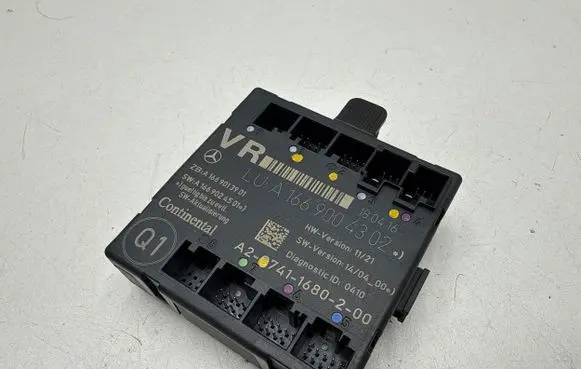 Infiniti Q30 Other control units/modules A1669004302 A1669024501 A1669013901