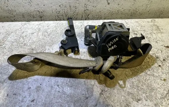Ford Fusion II Front seatbelt GG935491265A 213004 022871U53