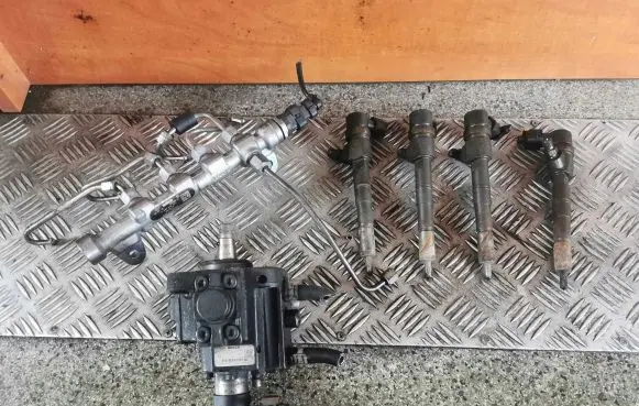 Opel Insignia A Fuel injection system set 55577668 55574632