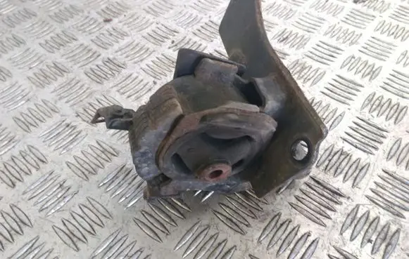 Toyota Avensis T250 Engine mount bracket