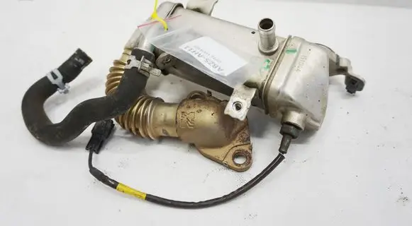 Opel Vivaro EGR valve cooler 147350678R