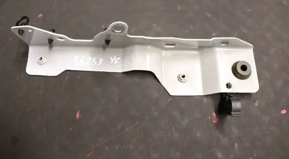 Volvo XC40 Fender mounting bracket 32277537 21W11