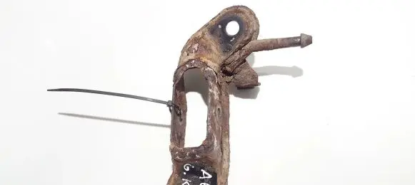 Ford Mondeo Mk III Bracket in trunk/boot 