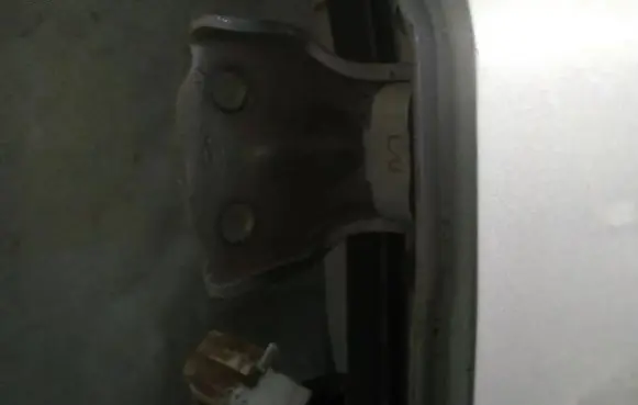 Hyundai Santa Fe Rear door lower hinge