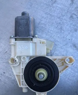 Mercedes-Benz E W212 Front door window regulator motor A2048200142 971219100