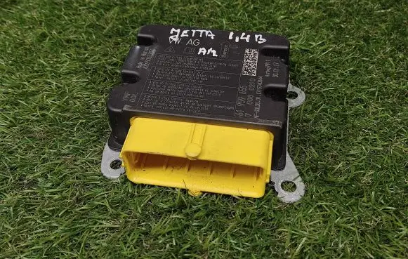 Volkswagen Jetta VI Airbag control unit/module 561959655