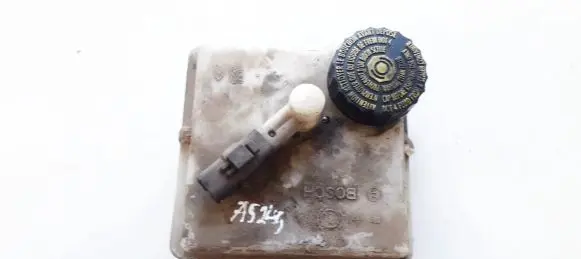 Brake fluid reservoir