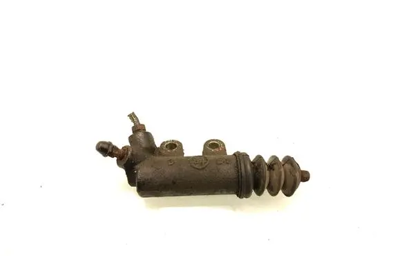 Toyota RAV 4 (XA30) Clutch slave cylinder 