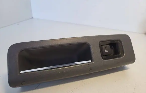 Volvo V50 Electric window control switch 8679477