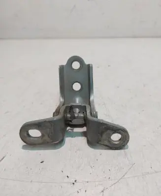 KIA Ceed Front door lower hinge A046057