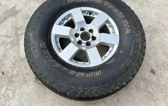 Nissan Pathfinder R51 R16 alloy rim 