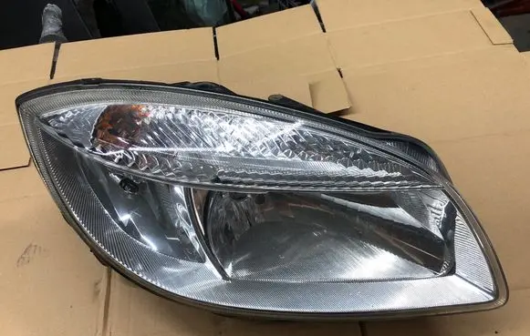 Skoda Fabia Mk2 (5J) Headlight/headlamp 247832-00
