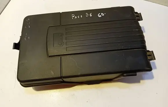 Volkswagen PASSAT B6 Battery box tray cover/lid 1K0915443A