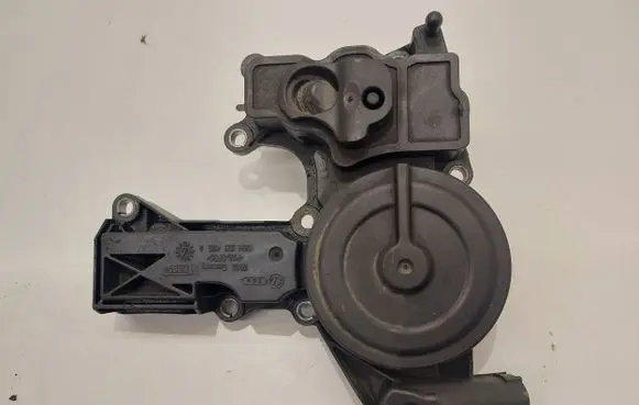 Audi A3 S3 8P Oil breather separator 06H103495A