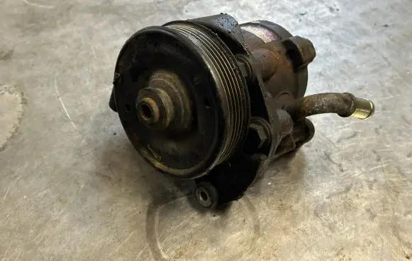 Renault Espace III Power steering pump 7700875710