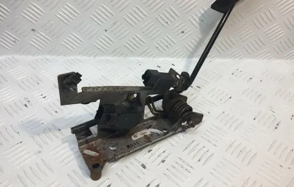 Ford Ranger Accelerator throttle pedal CB05-41-A00