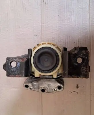 Peugeot 2008 I Engine mount bracket 9681706580 9683181180