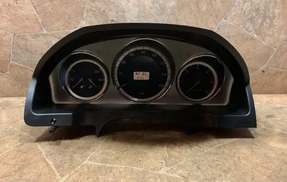 Mercedes-Benz C W204 Speedometer (instrument cluster) A2049004402