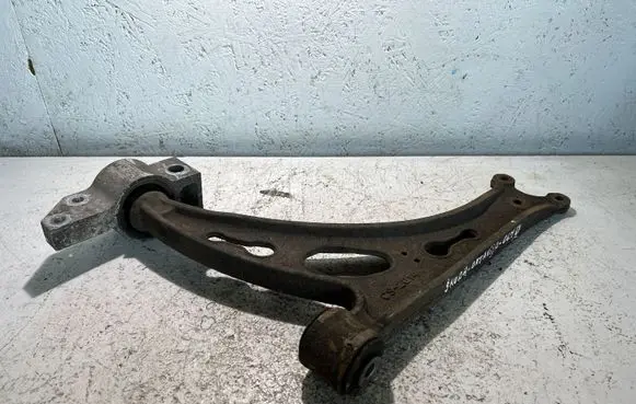 Skoda Octavia Mk2 (1Z) Front lower control arm/wishbone