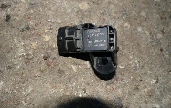 Iveco Daily 6th gen Turbo air boost pressure sensor 0261230302