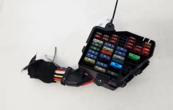 Volkswagen PASSAT B5 Fuse box set 8D1941824