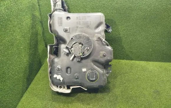 Renault Trafic III (X82) AdBlue liquid reservoir 172A21178R 172A22038R 1018980