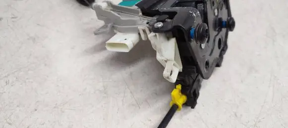 Audi A6 S6 C7 4G Front door lock 8J1837016F