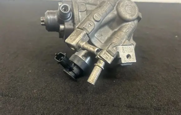 Ford Focus Fuel injection high pressure pump 0445010592 9811347280