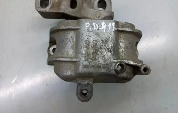 Volkswagen Jetta VI Engine mount bracket 1K0199262AM