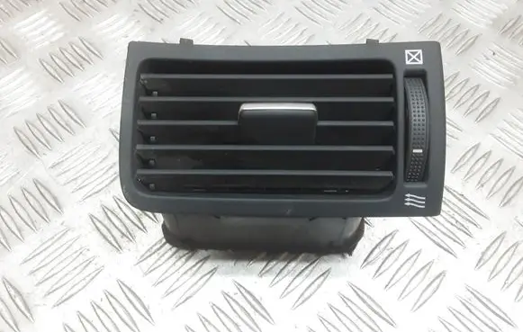 Toyota Avensis T250 Dashboard side air vent grill/cover trim