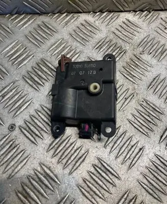 Nissan Qashqai Intake manifold valve actuator/motor 3J01030850