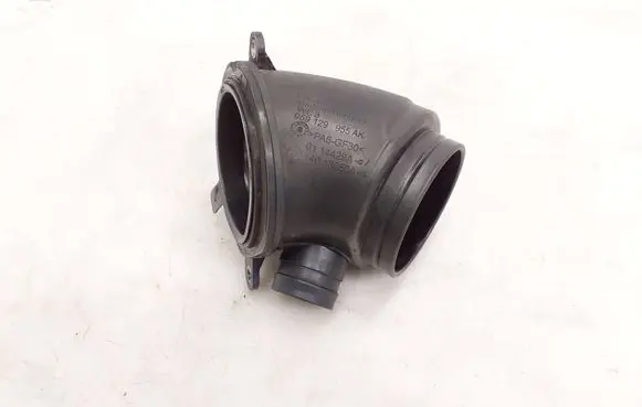 Volkswagen Amarok Turbo air intake inlet pipe/hose 059129955AK