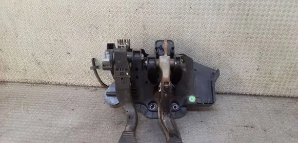 Renault Modus Pedal assembly