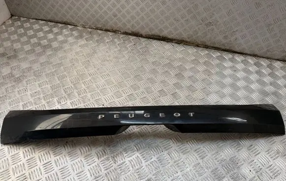 Peugeot 208 II Tailgate trim 9826944480