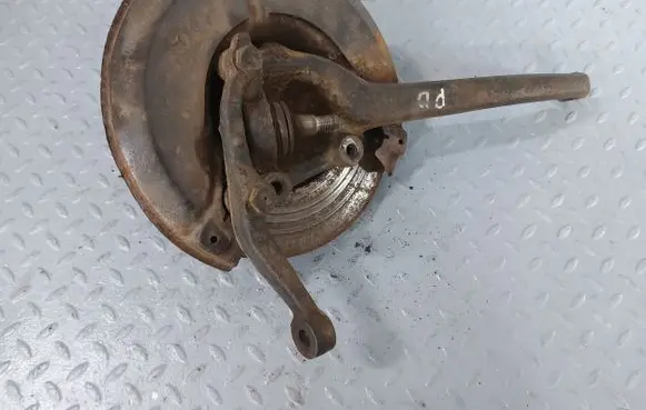 Mercedes-Benz 200 300 W123 Front wheel hub A1163301520 A1163304120